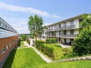 Gepflegte Wohnsiedlung mit moderner Architektur