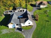 Gepflegter Vierkanthof mit Nebengebäude und eigenem Wald...