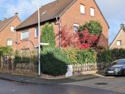 Gepflegtes 1 2 Familienhaus mit Palmengarten und Garage...
