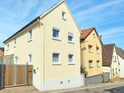 Gepflegtes, älteres Wohnhaus mit tollem Hof und großem...