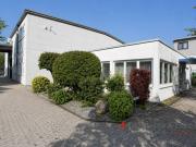 Gepflegtes Bürogebäude mit Lager–/ Montagehalle im...