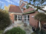 Gepflegtes Einfamilienhaus im Gartenhof Stil mit hoher...