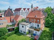 Gepflegtes Mehrfamilienhaus in zentraler Lage + zwei...