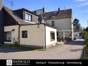 Gepflegtes Mehrfamilienhaus mit Anbau und Bauland inkl....
