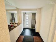 gepflegtes Mehrfamilienhaus mit angrenzender Halle...