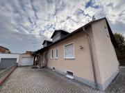 Gepflegtes Zweifamilienhaus mit Garage und Überdachtem...
