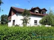 Gepflegtes Zweifamilienhaus mit Garten in Roßbach