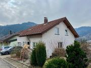 Gepflegtes Zweifamilienhaus mit traumhafter Aussicht in...