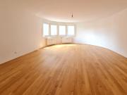 GERAEUMIGE GARCONNIERE mit FLAIR in Richtung Innenhof...