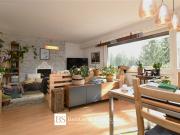 Geräumige 2,5 Zimmer Wohnung mit Balkon und Blick ohne...