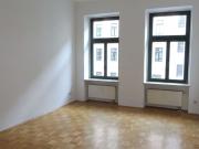 GERÄUMIGE 2 RAUM WOHNUNG MIT PARKETT, BAD MIT ECKWANNE,...