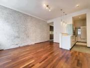 Geräumige 2 Zimmer im stilvollen Altbau Zentrale Lage...