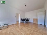 Geräumige 2 Zimmer Wohnung mit getrennter Küche und...