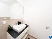 Geräumige 2 Zimmer Wohnung mit Loggia und Einbauküche –... Geräumige 2 Zimmer Wohnung mit Loggia und Einbauküche –...