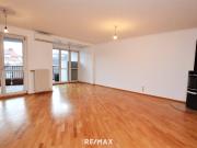 Geräumige 3 Zimmer Wohnung mit Balkon und Garagenplatz
