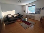 Geräumige 4 Zimmer Wohnung mit Garten und Carport