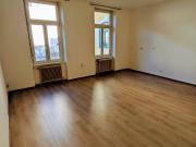 Geräumige Altbau Wohnung mit Einbauküche und Parkett