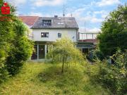 Geräumige Doppelhaushälfte mit viel Potential auf...