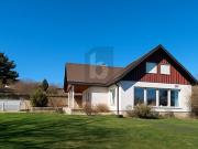 GERÄUMIGE VILLA MIT SWIMMINGPOOL UND GROSSEM GARTEN