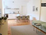 Geräumige Zwei Zimmer Wohnung in einem Innenhof