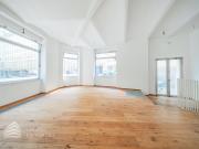 Geräumiges Altbau Büro in Toplage