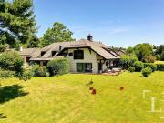Geräumiges Anwesen mit großem Garten und Blick auf die Alpen