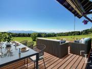 Geräumiges Anwesen mit großem Garten und Blick auf die Alpen