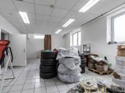 Geräumiges Büro mit großzügiger Lager /Archivfläche und...