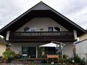 Geräumiges Einfamilienhaus mit Garten und Garage sucht...