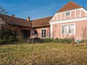 Geräumiges Haus mit Potenzial und großem Garten in Theiß !