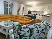 GERÄUMIGES UND HELLES WOHNKONZEPT