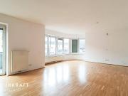Geräumiges und zentral gelegenes Büro, 3 Zimmer mit Balkon