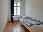 Geräumiges Zimmer in Wohnung mit 5 Schlafzimmern in...