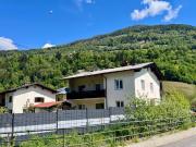 Geräumiges Zweifamilienhaus mit großzügigem Grund in...