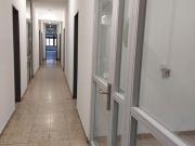 Geschäfts, Gewerbe und Bürogebäude im Zentrum