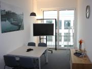 Gestalten Sie einen schönen und modernen Arbeitsplatz in...