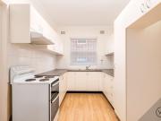 Get Ready: Desirable apartment in blue ribbon location!