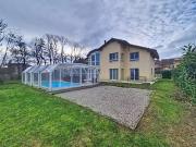 Getrennt mit Swimmingpool ohne Belästigung