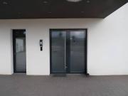 Gewerbe & Wohnen vereint modernes Büro Lagerensemble mit...