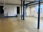 Gewerbehalle mit integriertem Bürotrakt in guter Lage