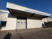 Gewerbehalle mit Rolltor und Außenfläche –...