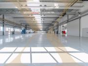 Gewerbehalle Neubau mit Kränen und optimaler...