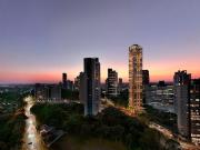 Gioa um Luxo na rua do outono, cartao postal de Curitiba
