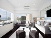 Glamorous 2 Bedroom Apartment with Harbour Views...