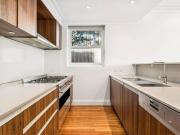 Glamorous apartment with iconic Harbour and City Skyline...