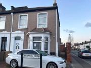 Glenfarg Road, London, 3 Bedroom End
