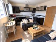 Glossop Road, Sheffield S10, 3 bed flat to rent, £412...