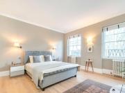 Gloucester Square, Connaught Village, 3 Bedroom Flat