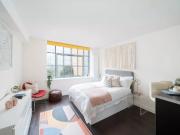 Gold Studio Private Mid Level C Has an Apartment