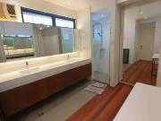 GOOD DEA! CINCO HERMOSA WITH 5 BEDROOMS TOILET AND BATH:...